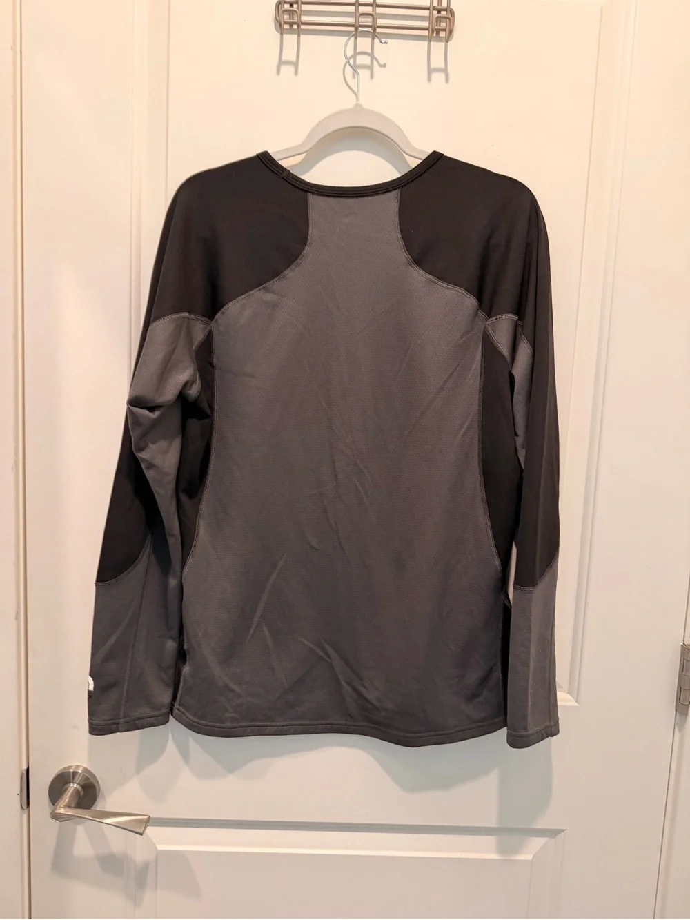 The North Face Men's FlashDry Long Sleeve Performance Raglan Athletic Top Sz L